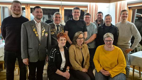 Die neue Vorstandschaft v.l. sitzend: Birgit Reule