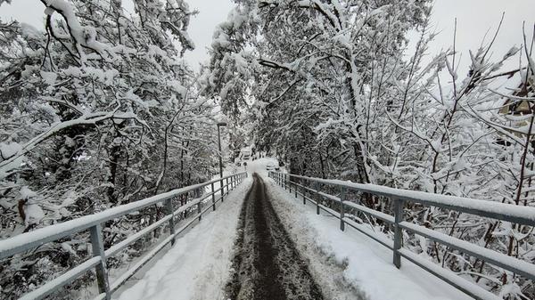 Blick von der Brücke über die A73 in Forchheim in Richtung Sattlertorstraße am Dienstag, 27. Januar.