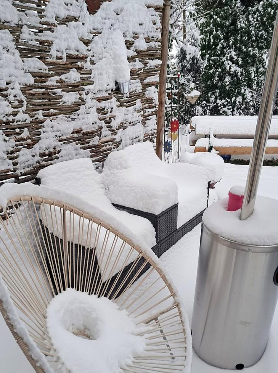 Gemütlich? Im Sommer bestimmt, aber diese weiße Decke wärmt leider nicht.