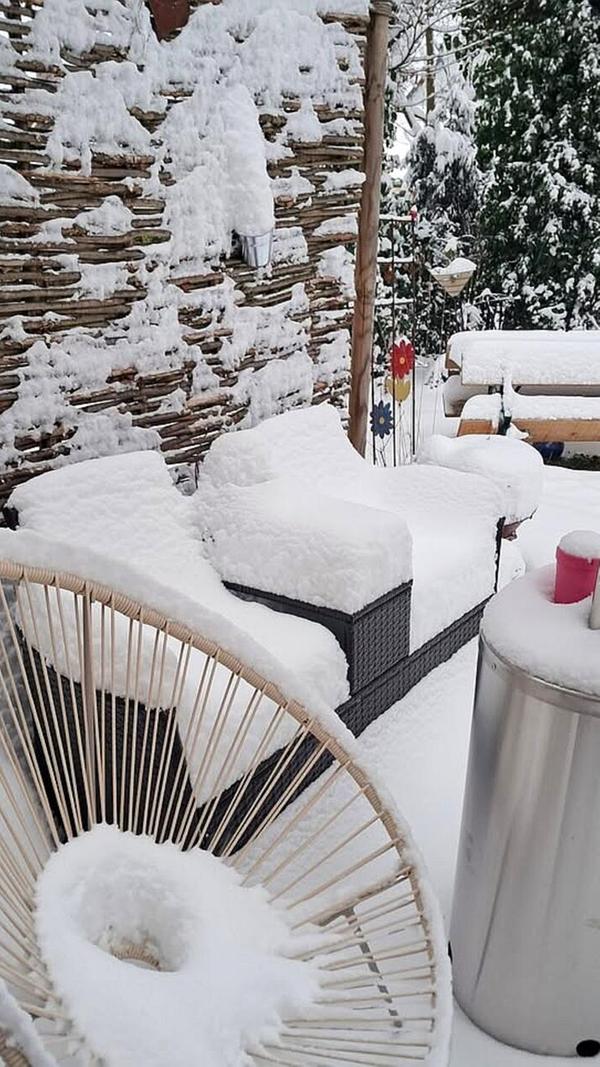Gemütlich? Im Sommer bestimmt, aber diese weiße Decke wärmt leider nicht.