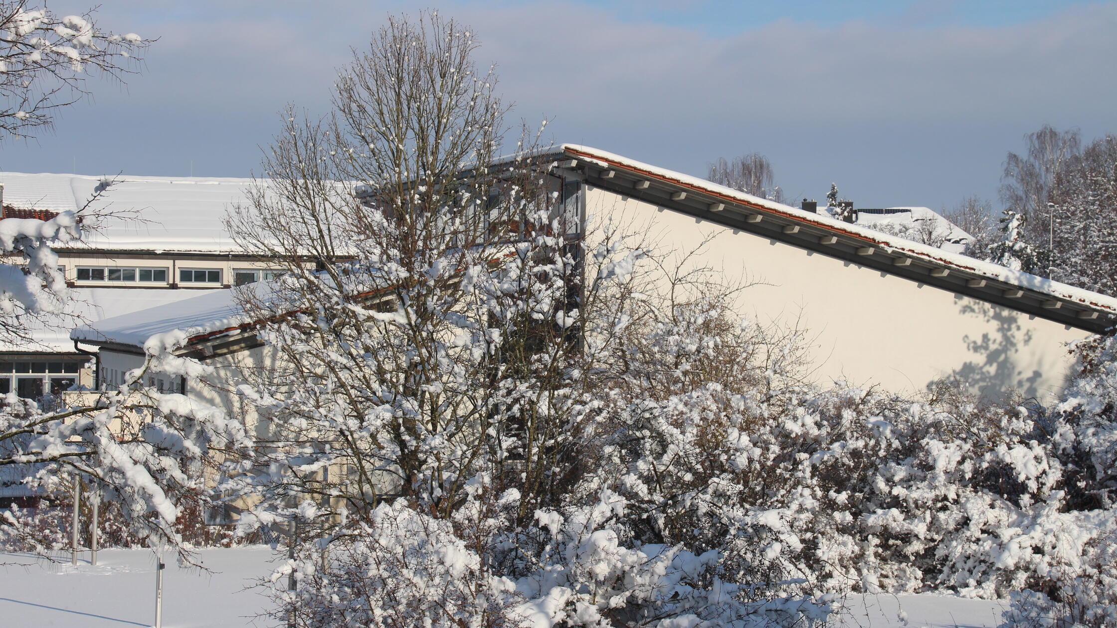 Stadt-H-chstadt-sperrt-mehrere-Sporthallen-Zu-viel-Schnee-auf-den-D-chern