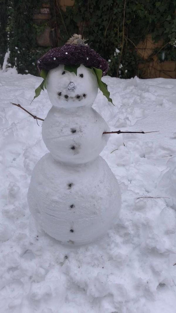 Platz 2: Perfekt gerollt und mit wunderhübscher Kopfbedeckung. Dieser Schneemann hat 93 Stimmen für sich gewonnen und belegt damit Platz 2. Herzlichen Glückwunsch an Tanja Leindecker!