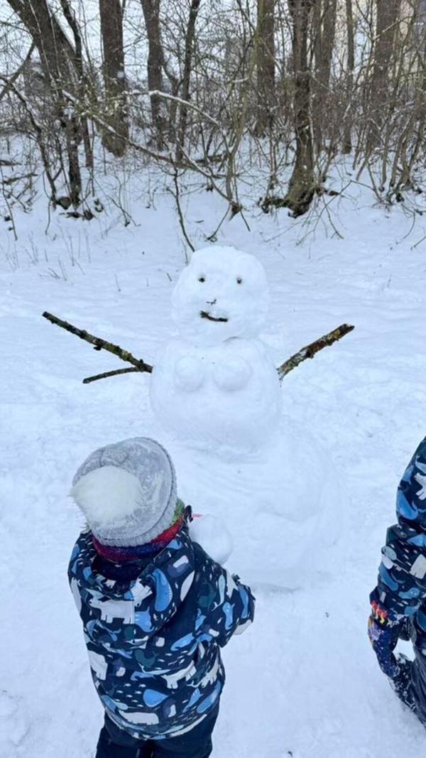Eindeutig eine Schneefrau! Chris Tinale war mit ihren Kindern sehr kreativ.