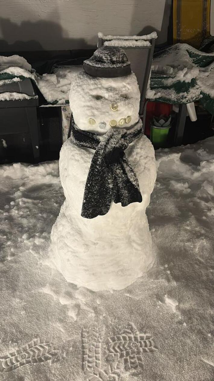Warm anziehen: Bei diesem Wetter ganz besonders wichtig. Meli Schwender aus Cadolzburg schickte uns diesen beeindruckenden Schneemann.
