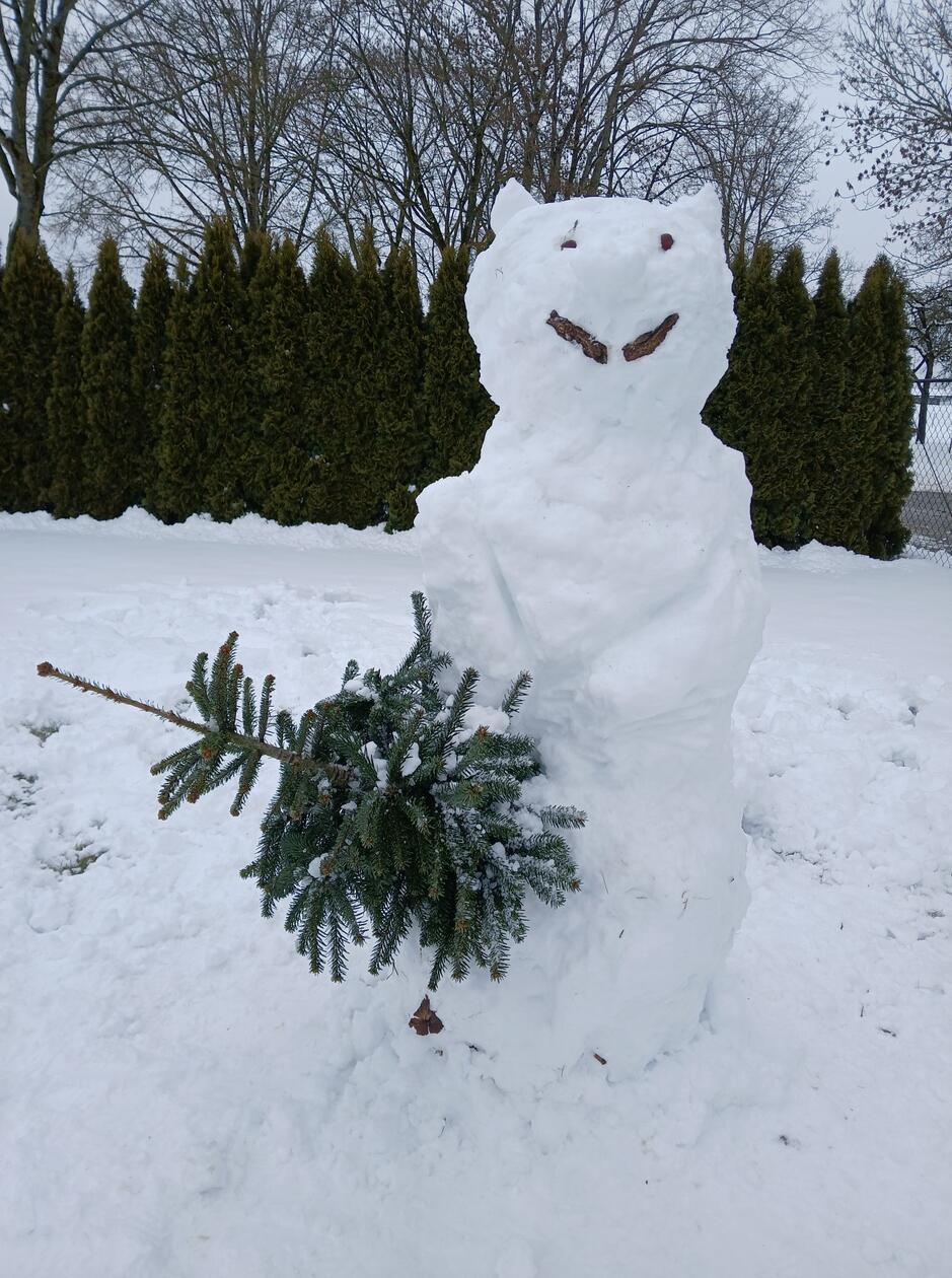 Teuflisch lustig geht's bei Sabine Eigner zu. So wurde auch der ausrangierte Weihnachtsbaum seiner Zweitverwertung zugeführt.