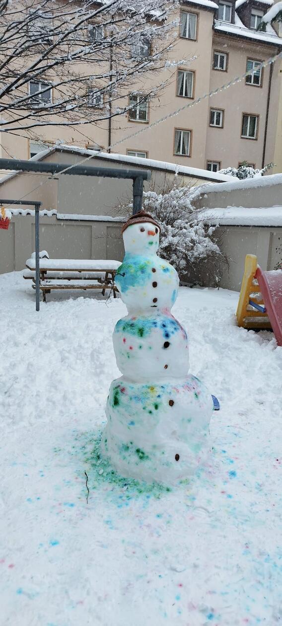 Diesen bunten Fasching-Schneemann schickte Rasema Kovacevic aus Nürnberg ins Rennen um den schönsten Schneemann.