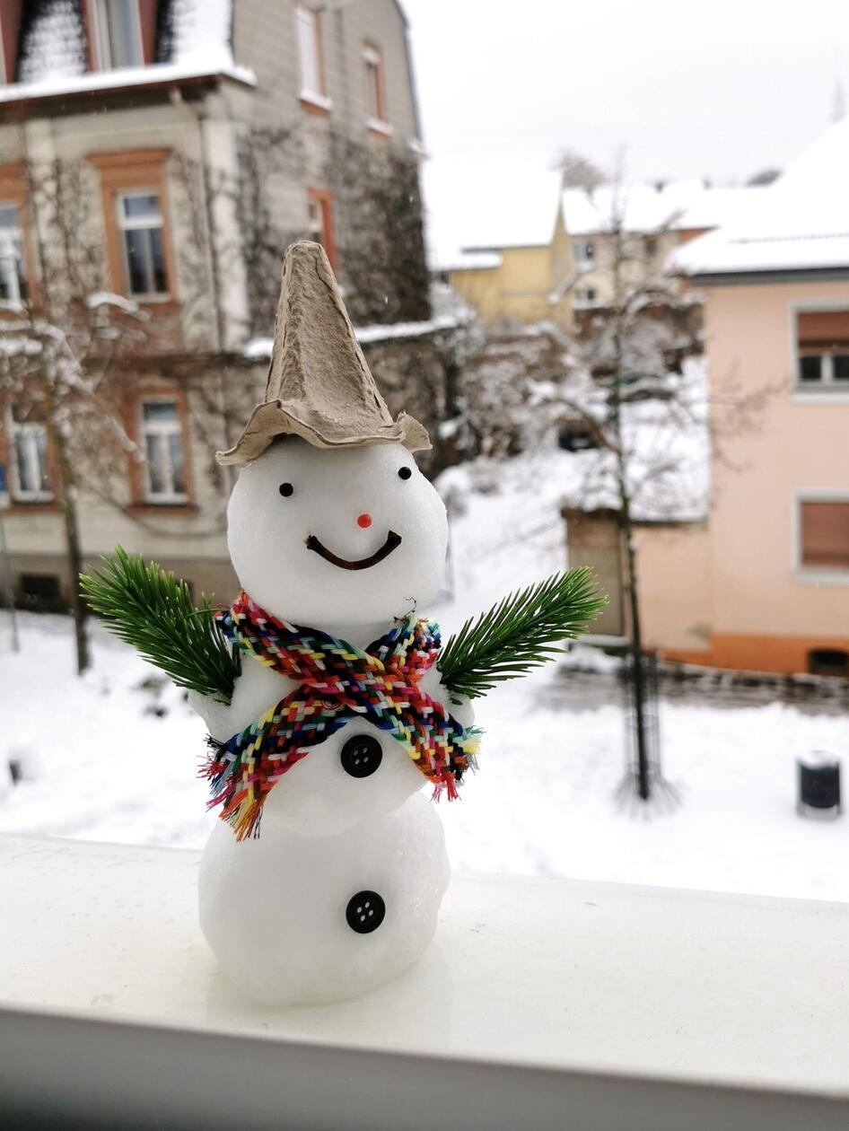 Klein, aber fein ist dieser Mini-Schneemann von Si Mona.
