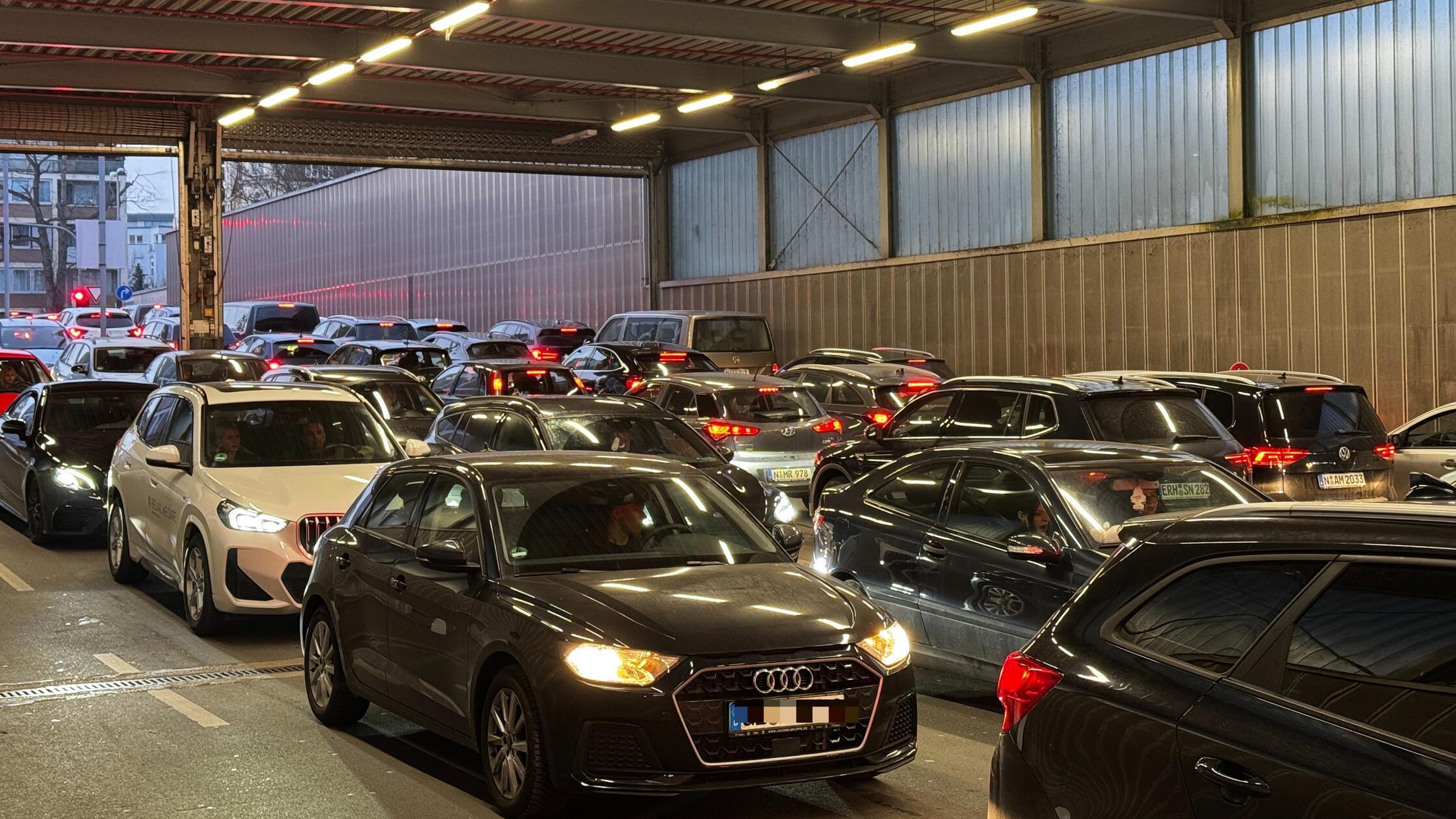 Nach-Parkhaus-Chaos-Hat-die-Stadt-N-rnberg-bei-der-Verkehrsplanung-am-Mercado-gemurkst-