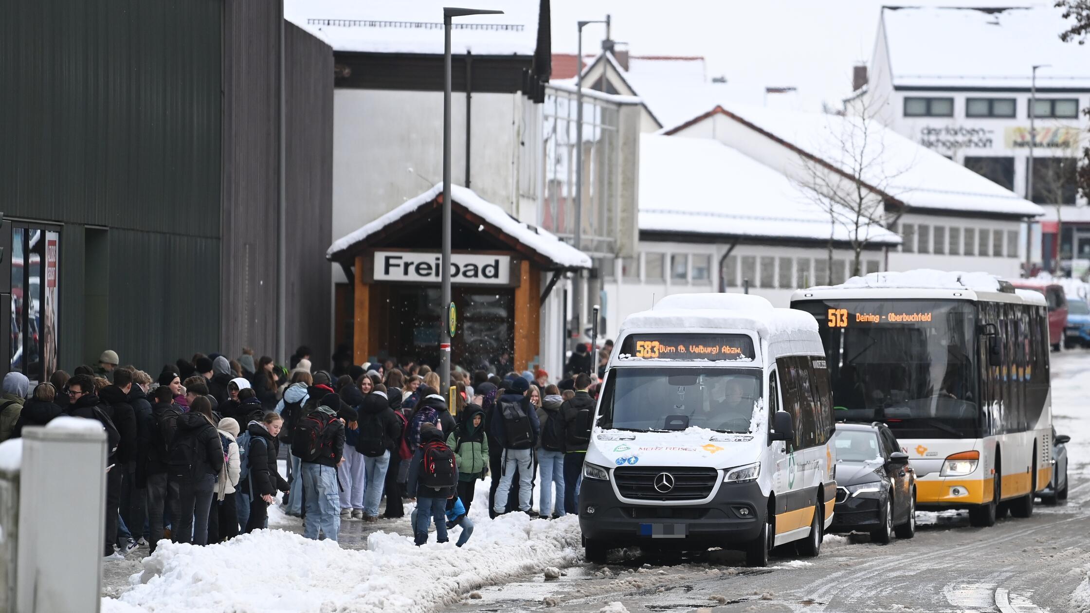 Schnee-und-Gl-tte-in-Neumarkt-Darum-fand-der-Unterricht-im-Landkreis-dennoch-statt