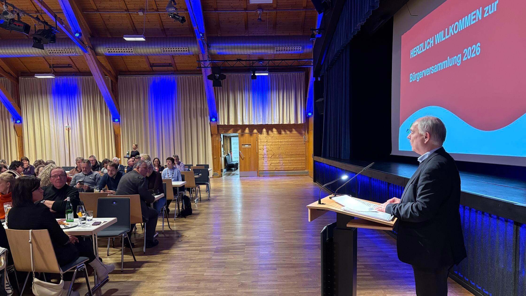 B-rgerversammlung-in-R-thenbach-Zu-den-Fragen-gab-es-Pannacotta