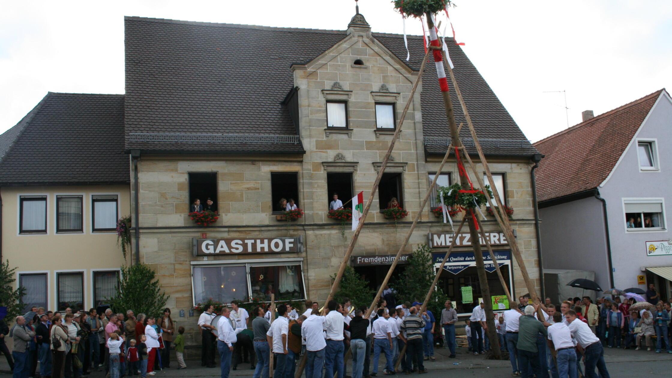 Der Gasthof und die Metzgerei Meisel am Dorfplatz 