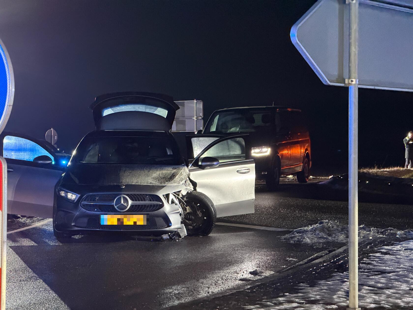 Der Fluchtwagen wurde dann am Ortseingang Weißenburg in einen Unfall mit einem weiteren Fahrzeug verwickelt.