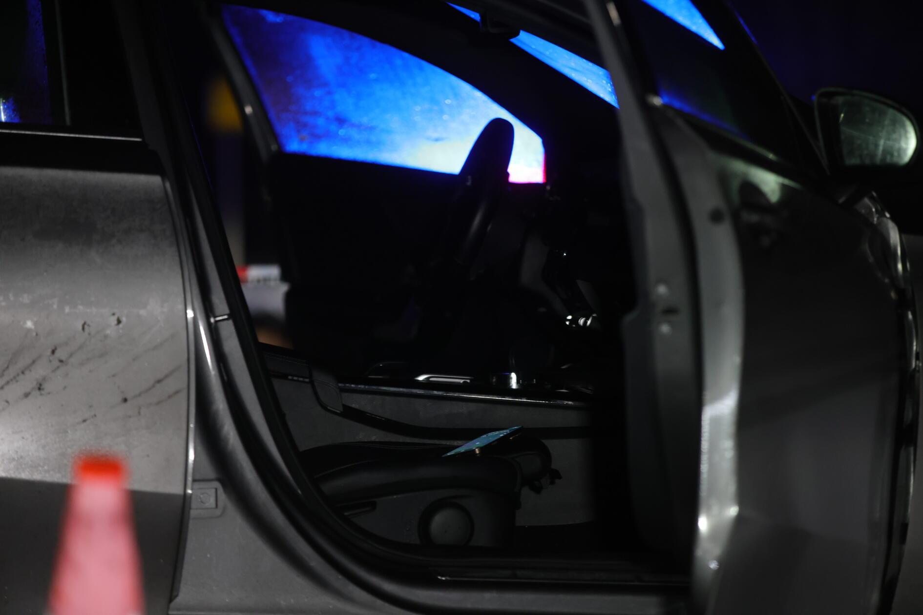 Die Staatsanwaltschaft stellte Haftantrag gegen den Beifahrer des Fluchtfahrzeugs (24) wegen versuchten Mordes sowie gegen den Fahrer (23) wegen gefährlichen Eingriffs in den Straßenverkehr.