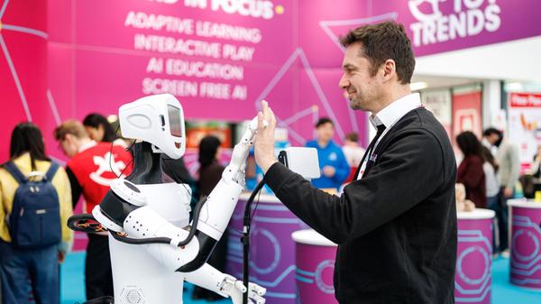 27.01.2026, Bayern, Nürnberg: Der humanoide Robote