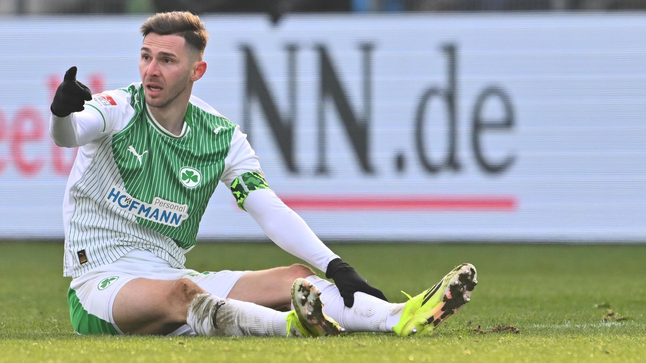 Vom-Aufstiegshelden-zum-Abstiegsk-mpfer-Wie-weh-tut-die-Kritik-der-Fans-Branimir-Hrgota-