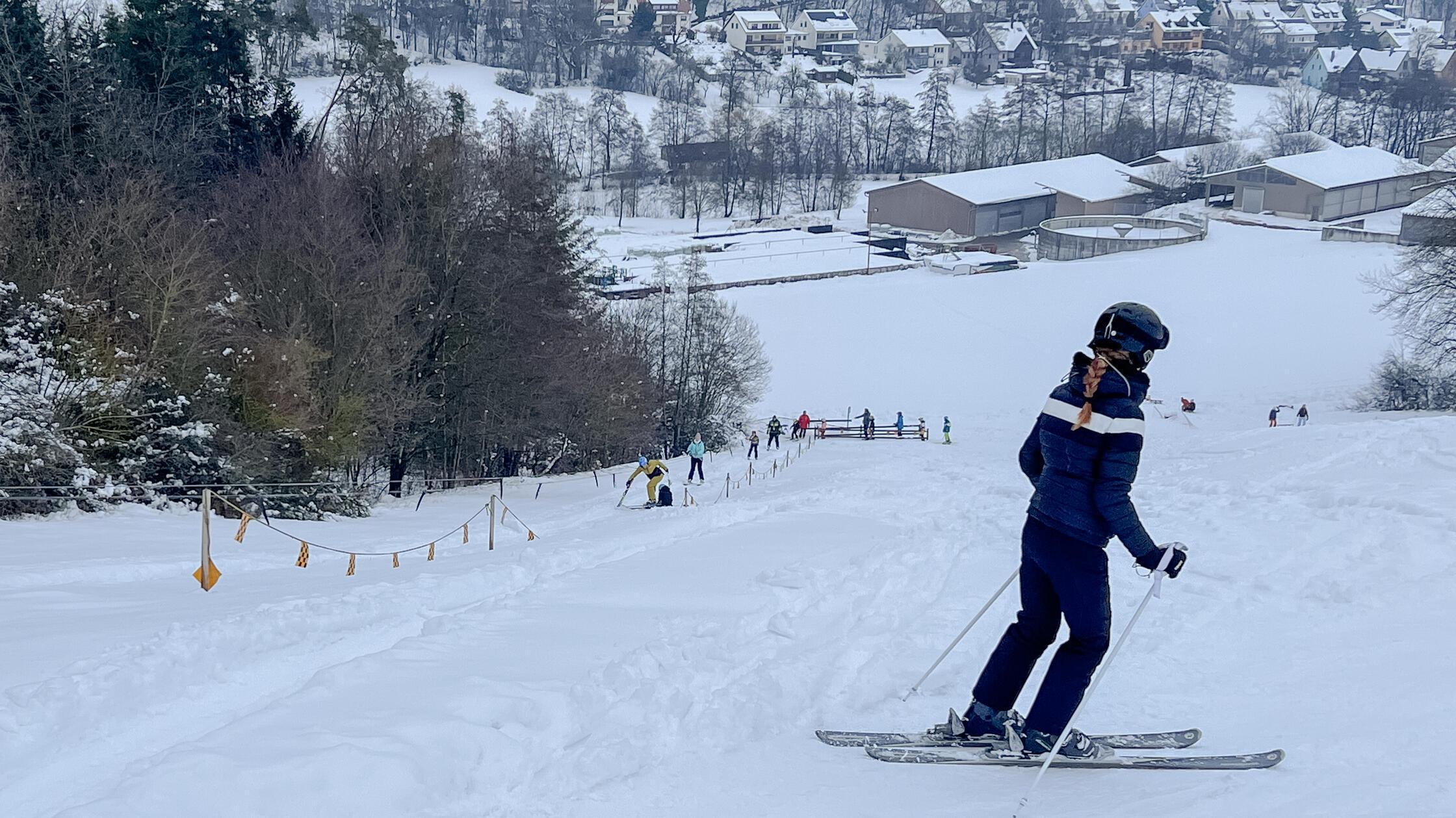 Seltenes-Schnee-Vergn-gen-Skilift-bei-Langenzenn-im-Kreis-F-rth-ist-ge-ffnet