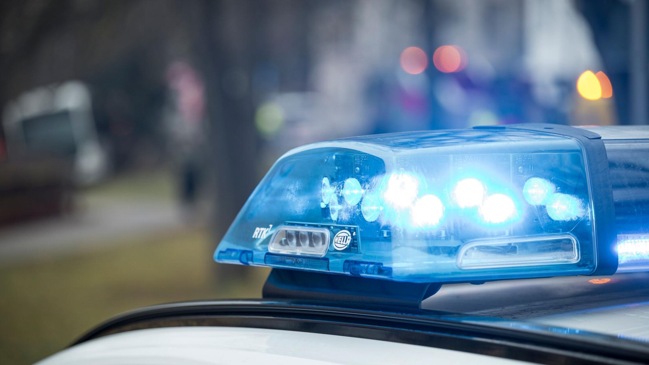 M-nner-stehlen-Fahrzeug-bei-berfall-auf-Autobahnparkplatz