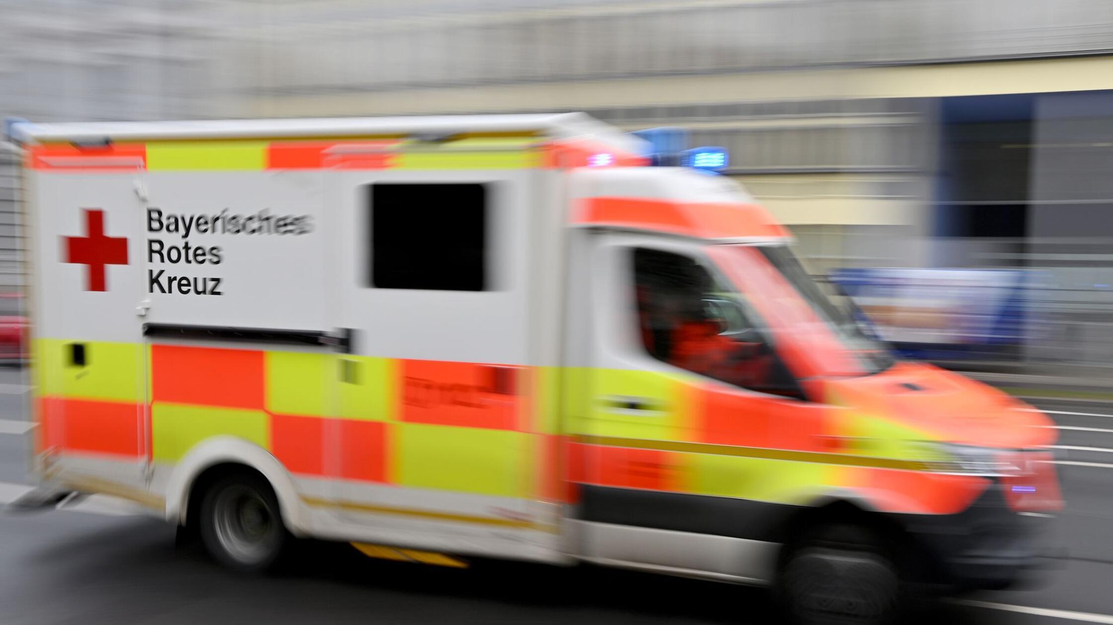 Arbeiter-von-Kran-erfasst-und-schwer-verletzt