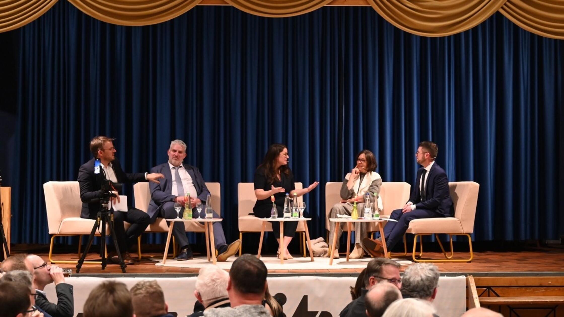 Diskussionen-und-Lacher-So-lief-die-PZ-Podiumsdiskussion-zur-B-rgermeisterwahl-in-Lauf