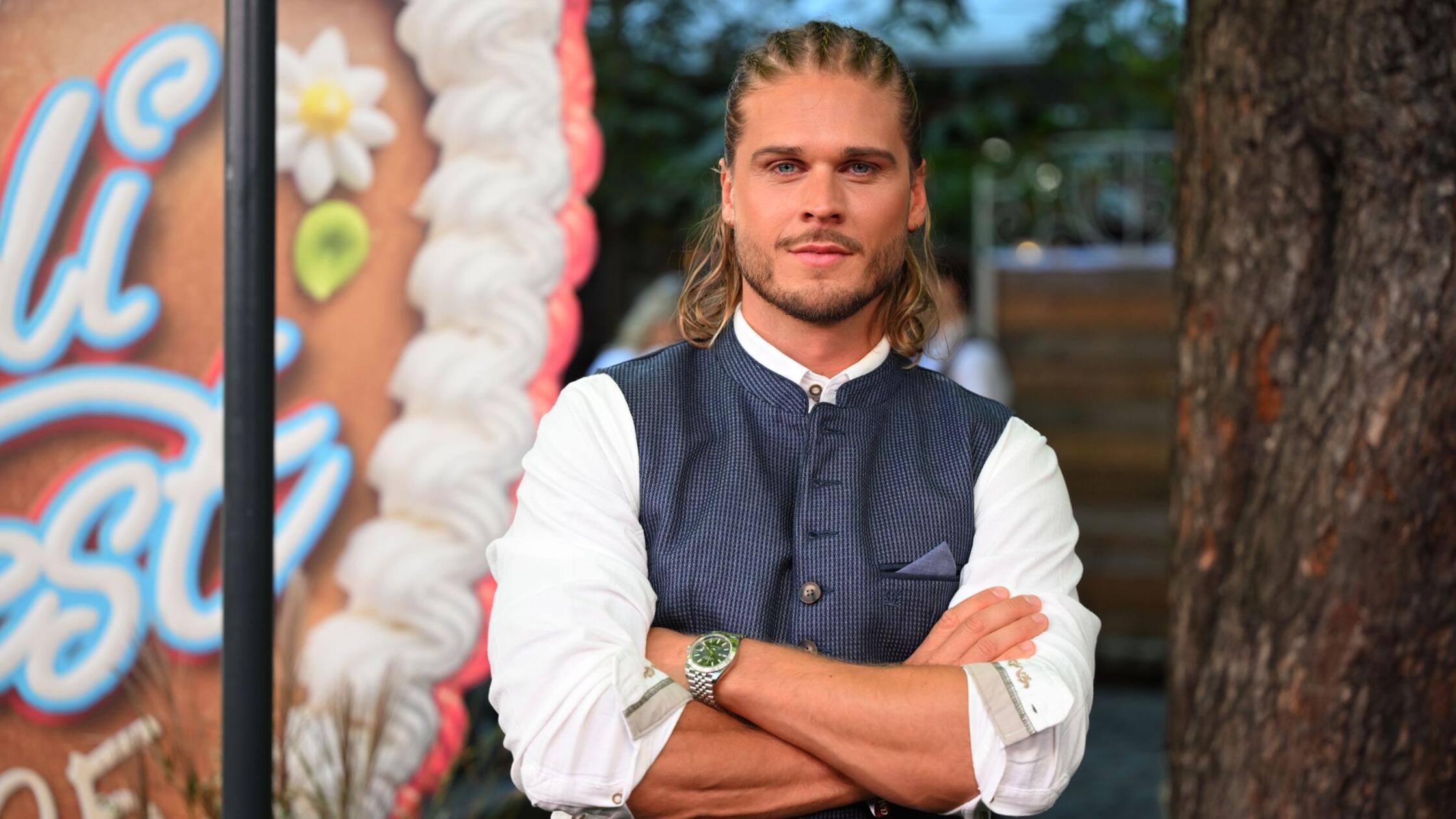 R-rik-G-slason-geht-unter-die-Schauspieler