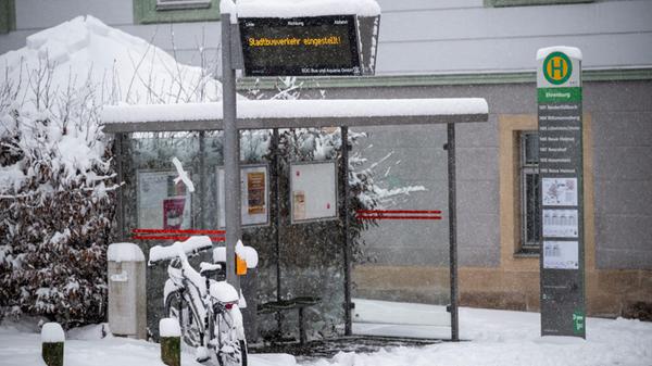 26.01.2026, Bayern, Coburg: Ein Hinweisschild der