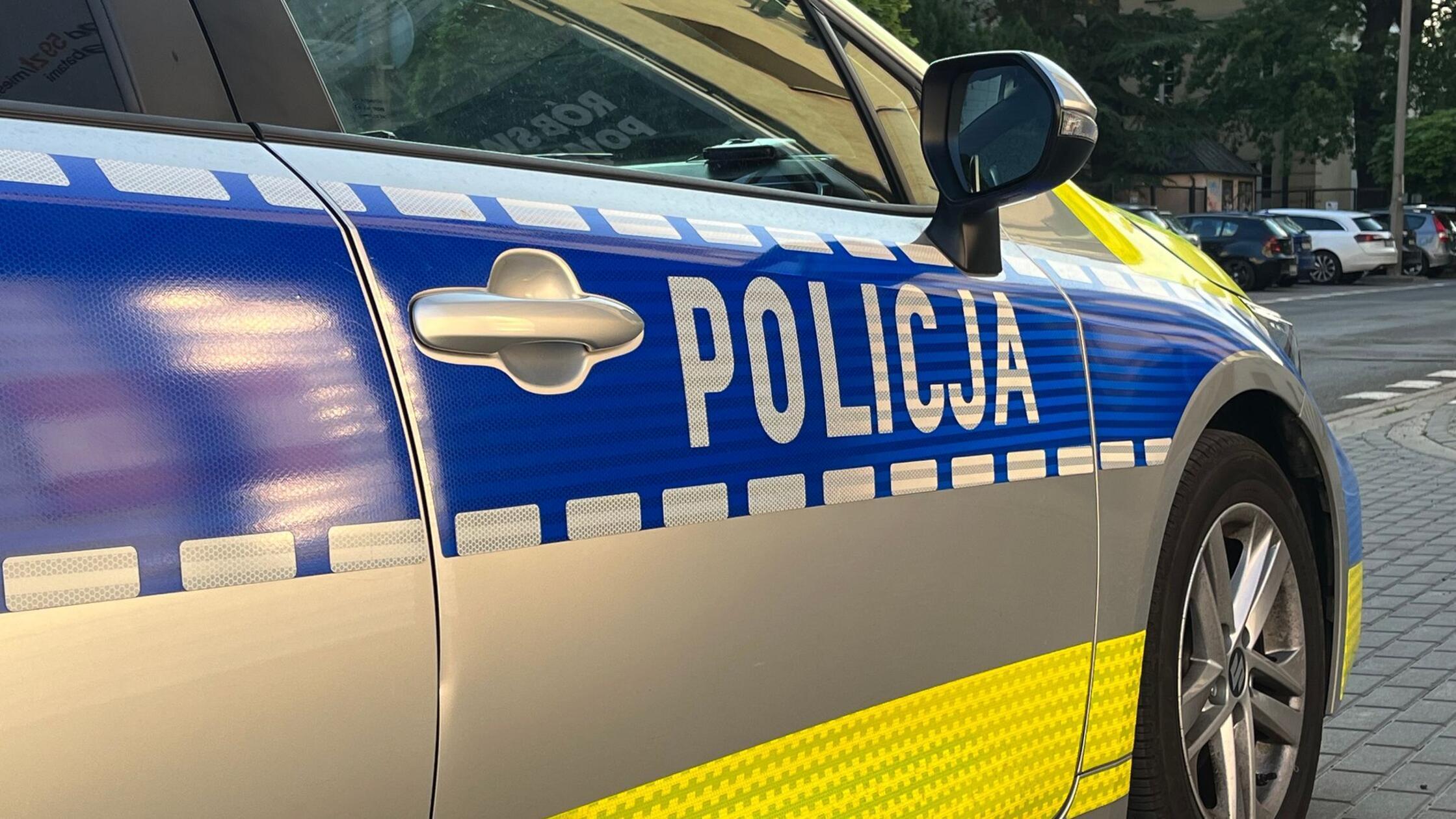 Auto-zieht-Schlitten-ein-Toter-ein-Schwerverletzter