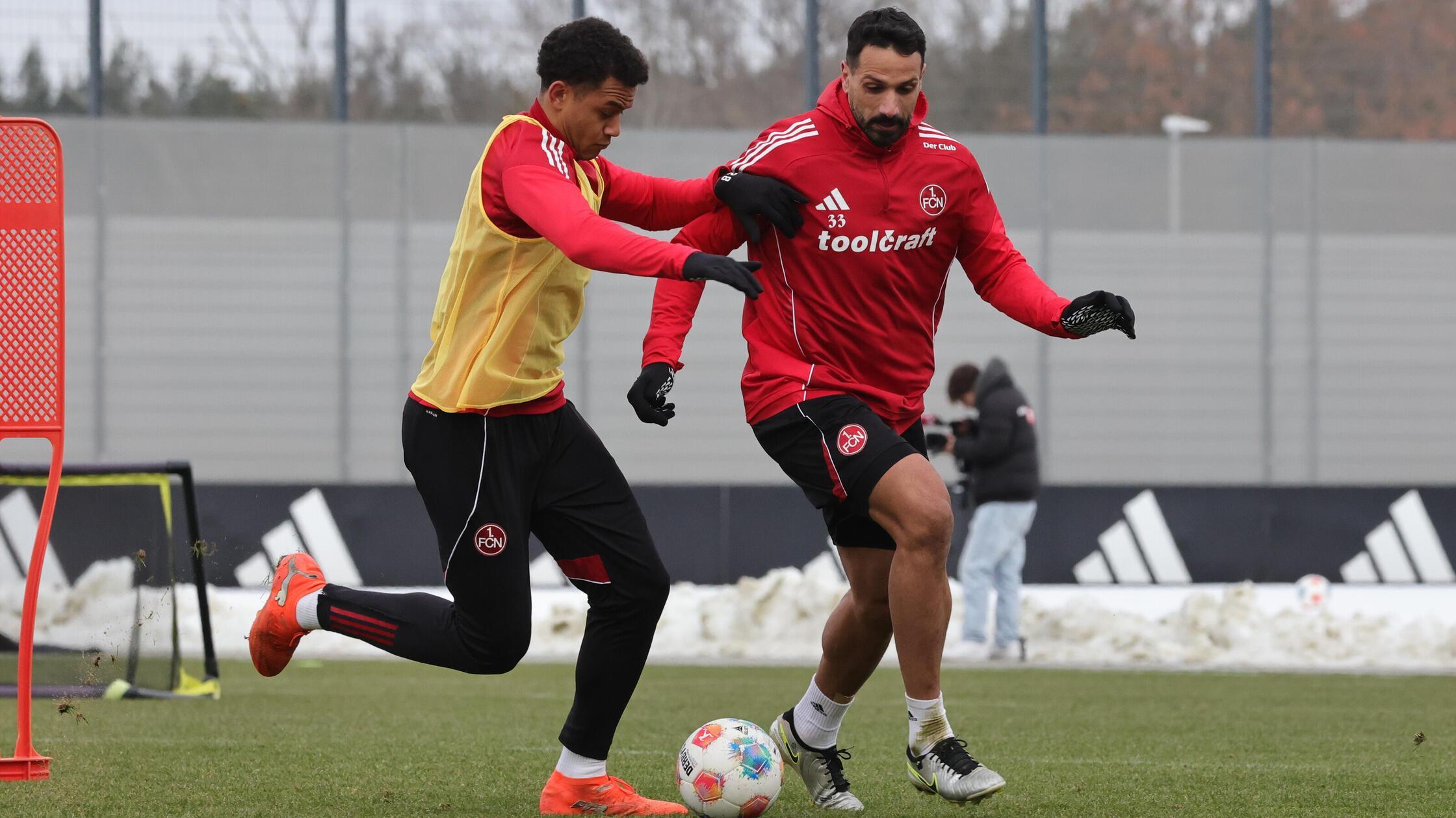 Dominanter-Dauerpatient-Warum-Bayern-Leihgabe-Buchmann-beim-Club-nun-eine-Chance-winkt