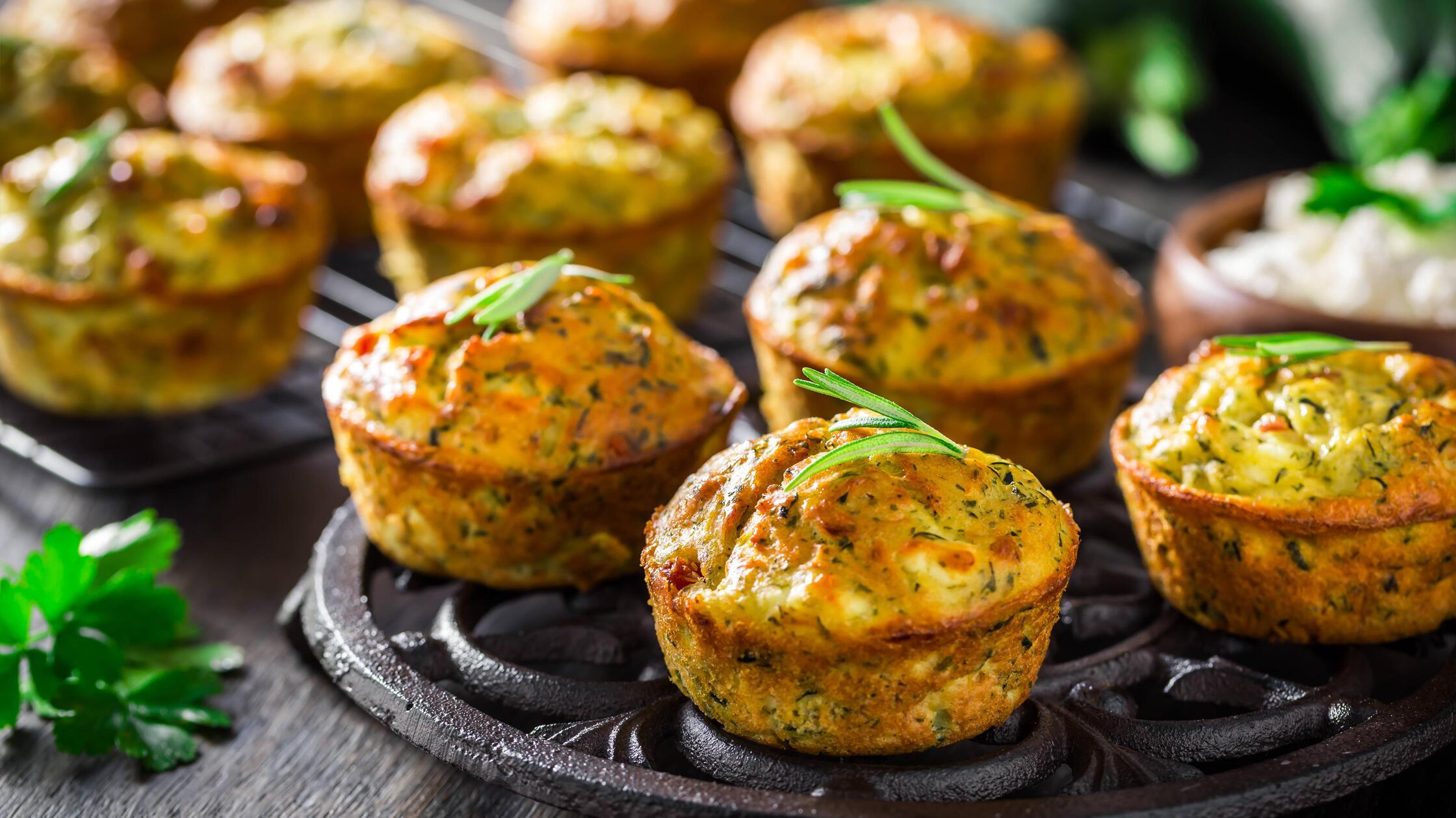 Hausgemachte ZucchiniMuffins mit Fetakäse pikante 