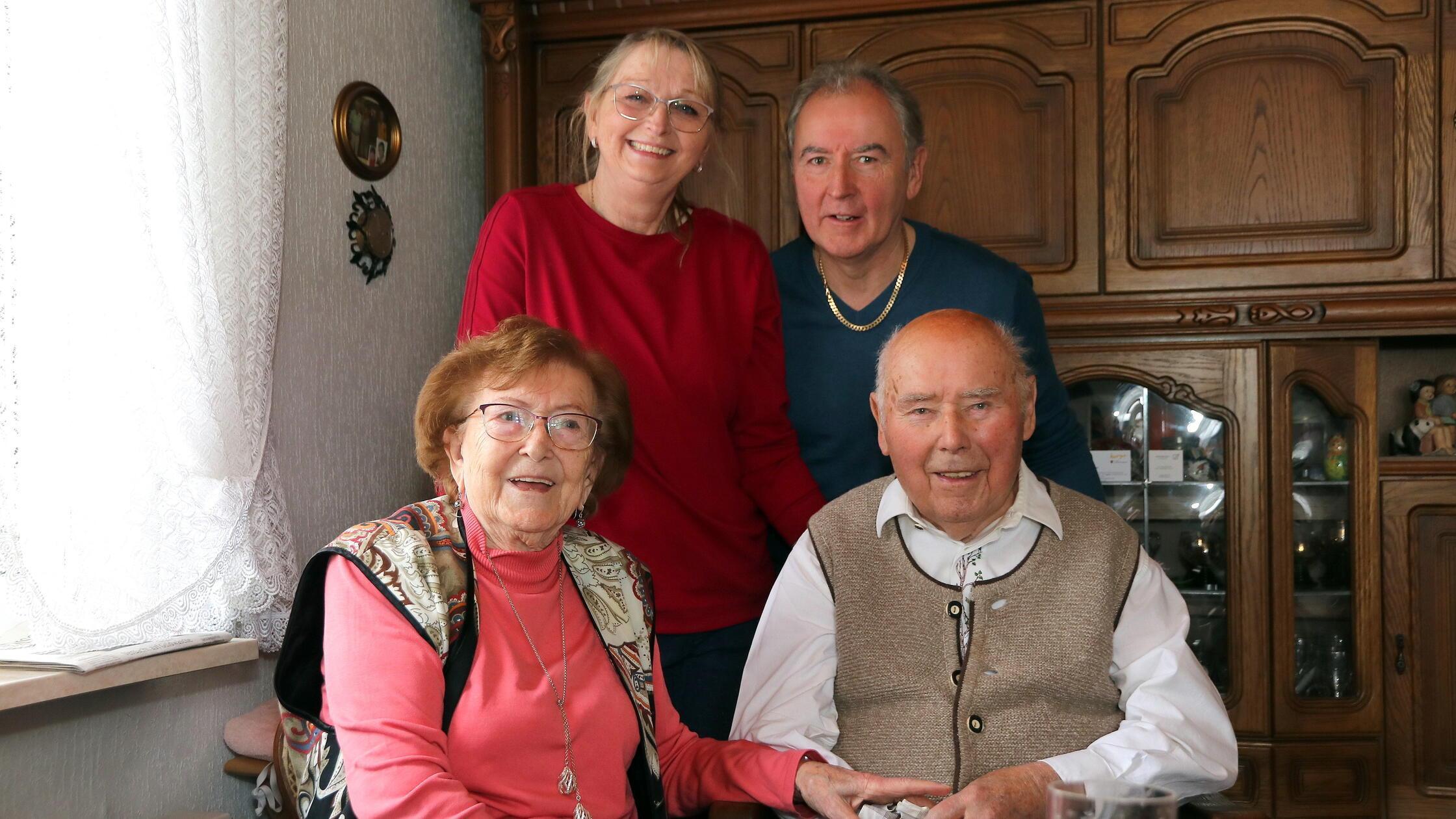 Gro-e-Feier-im-Kreis-der-Familie-95-Geburtstag-in-Herzogenaurach