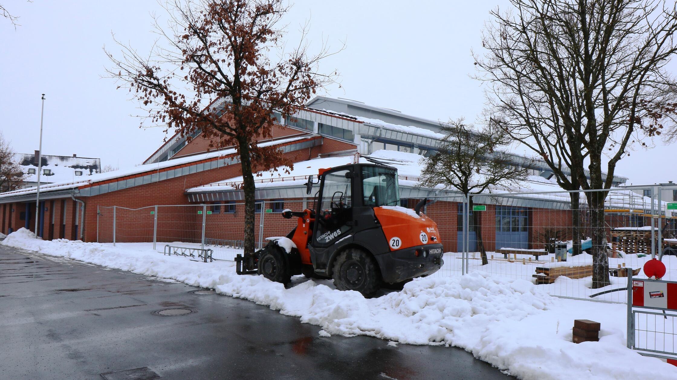 Kurz-vor-Wiederer-ffnung-Vieles-neu-in-der-Ewald-M-nch-Halle-in-Adelsdorf