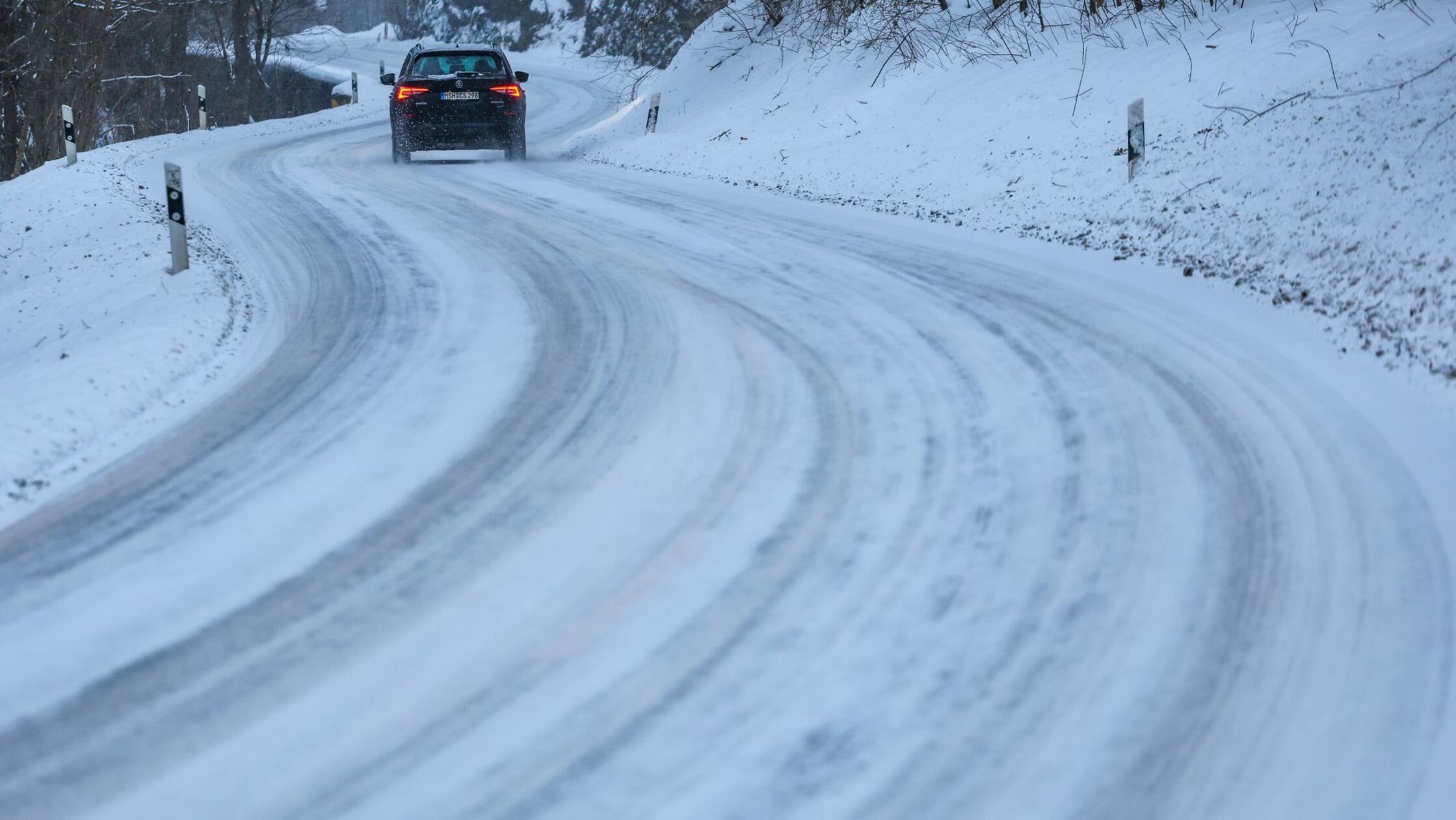 Gl-tte-und-Nebel-Autofahrer-m-ssen-weiter-aufpassen