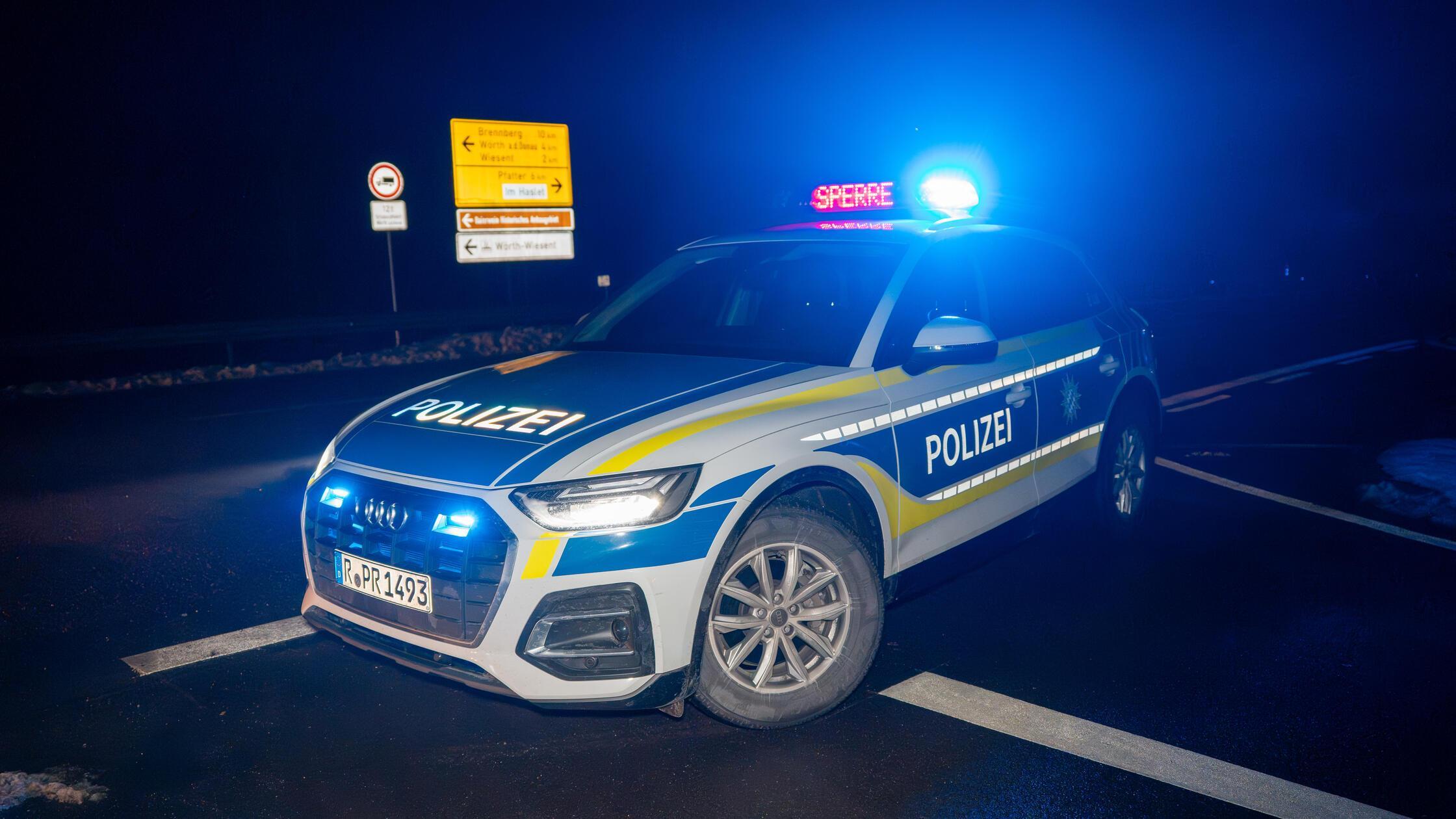 Sprengstoff-hnliche-Gegenst-nde-in-BMW-Limousine-A3-bei-Regensburg-komplett-gesperrt