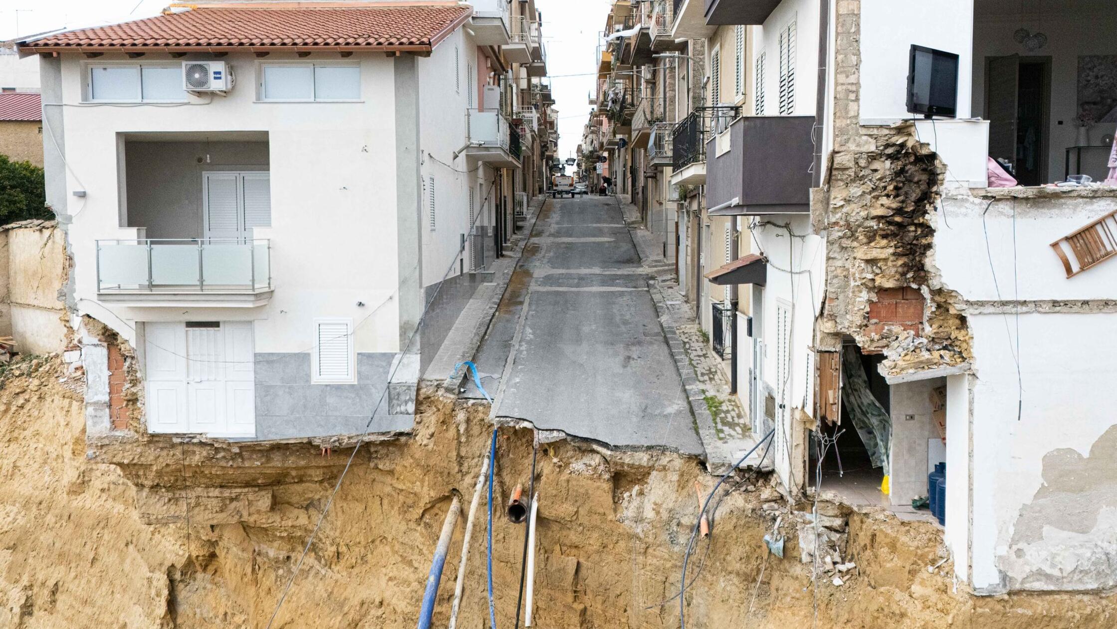 Erdrutsch-auf-Sizilien-Eine-Stadt-steht-am-Abgrund