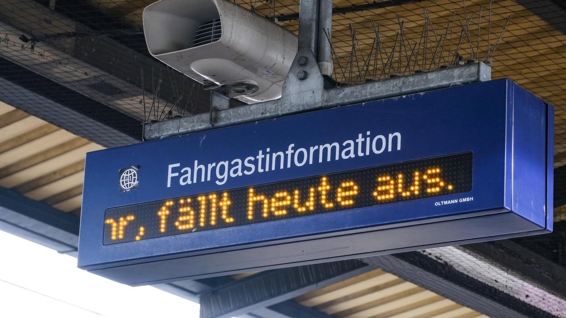 Düsseldorf 25.01.2024 Fahrgastinformation Bahnstei