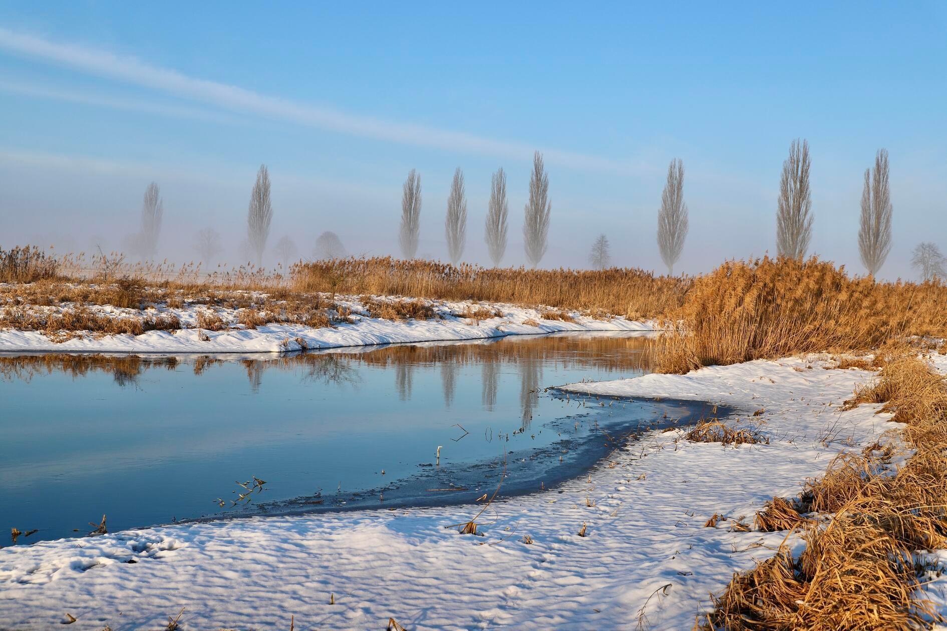Klassisch blau-weiß wurde die Fotografin an diesem Morgen kurz nach Sonnenaufgang begrüßt.