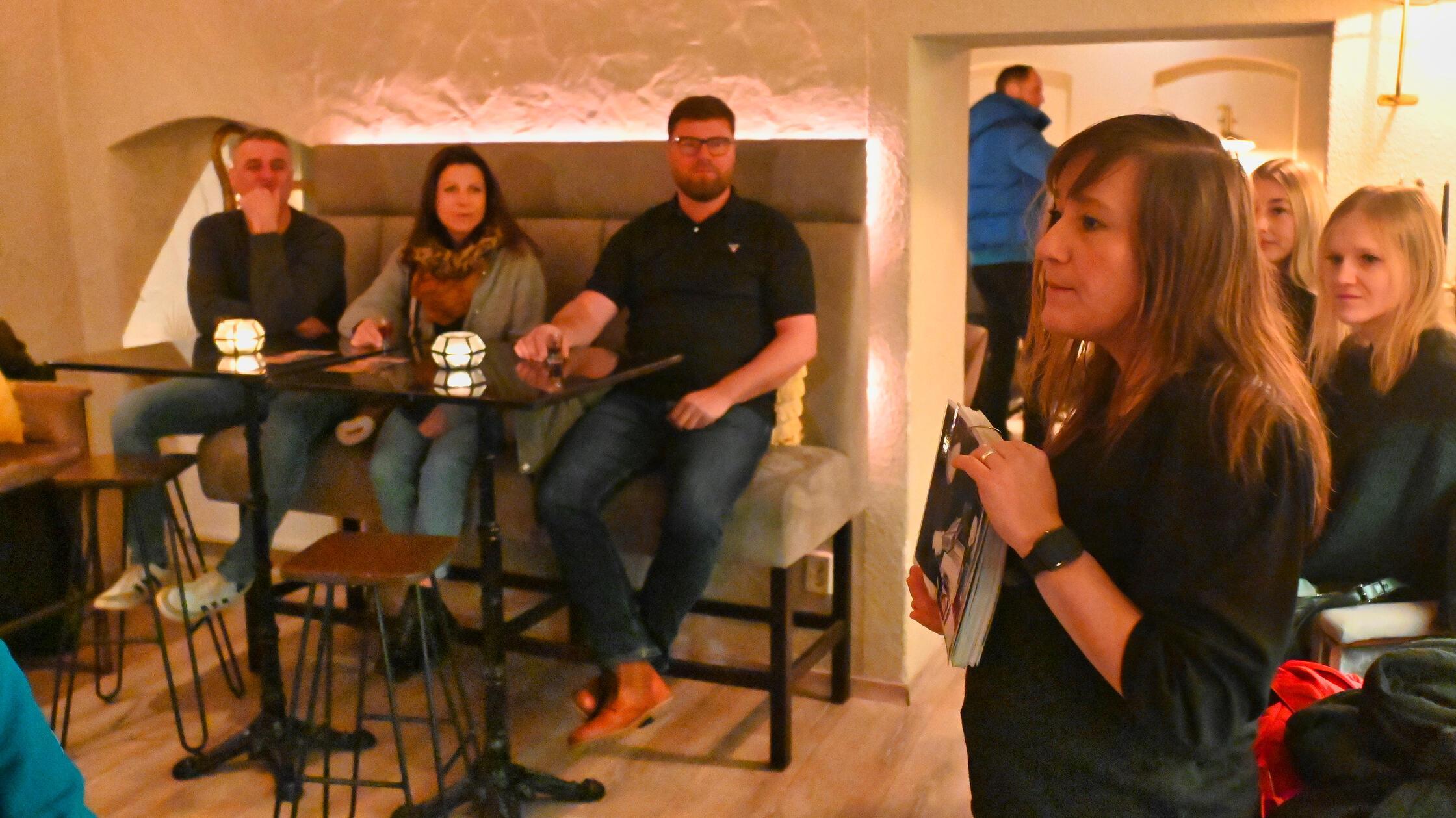 Durch-die-Gunzenh-user-Nacht-tierische-Kneipentour-im-Winter