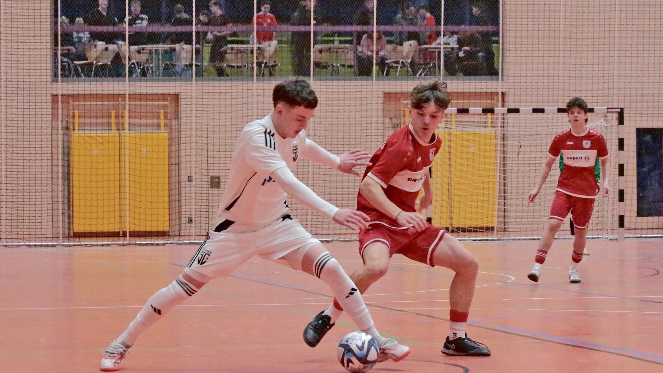 Die-U17-Jungs-des-TSV-1860-Wei-enburg-greifen-nach-der-mittelfr-nkischen-Hallenkrone