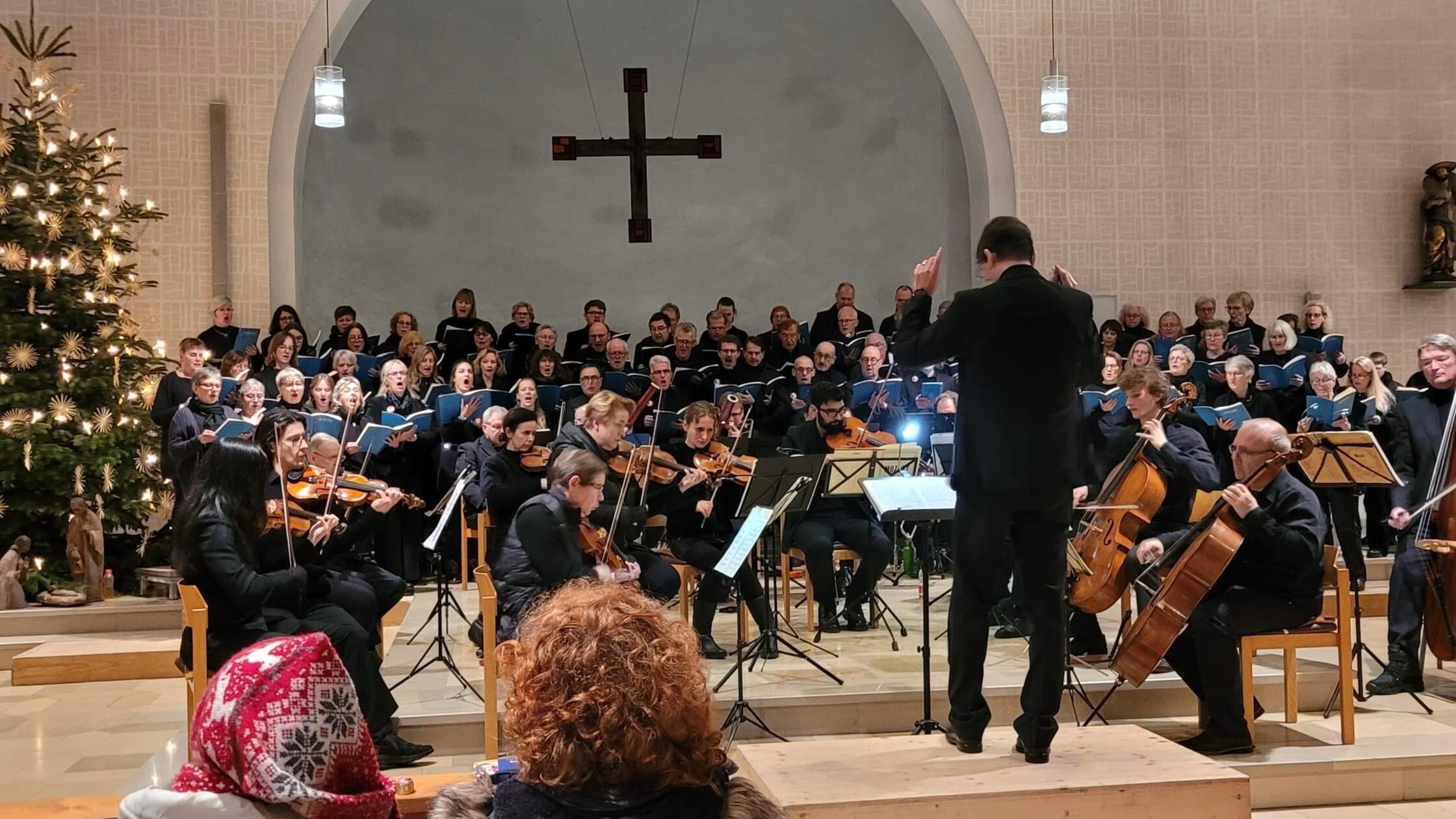 Tempowechsel-und-Dynamik-Wie-Mozartwerke-in-Herz-Jesu-Erlangen-zu-Ovationen-hinrissen