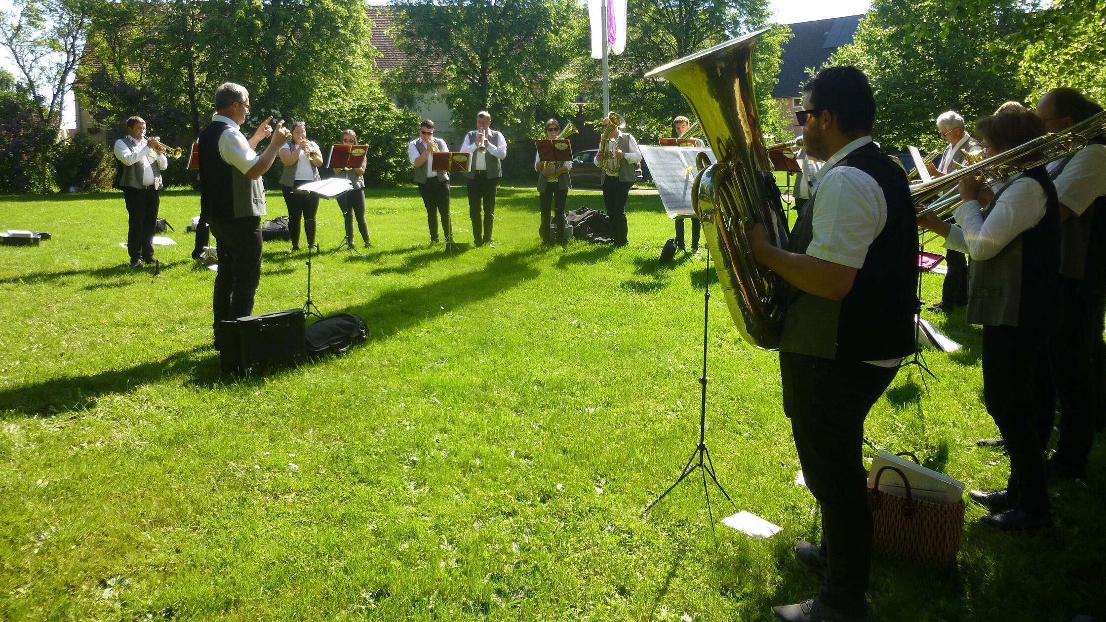 Der Posaunenchor spielte beim Standkonzerten anläs
