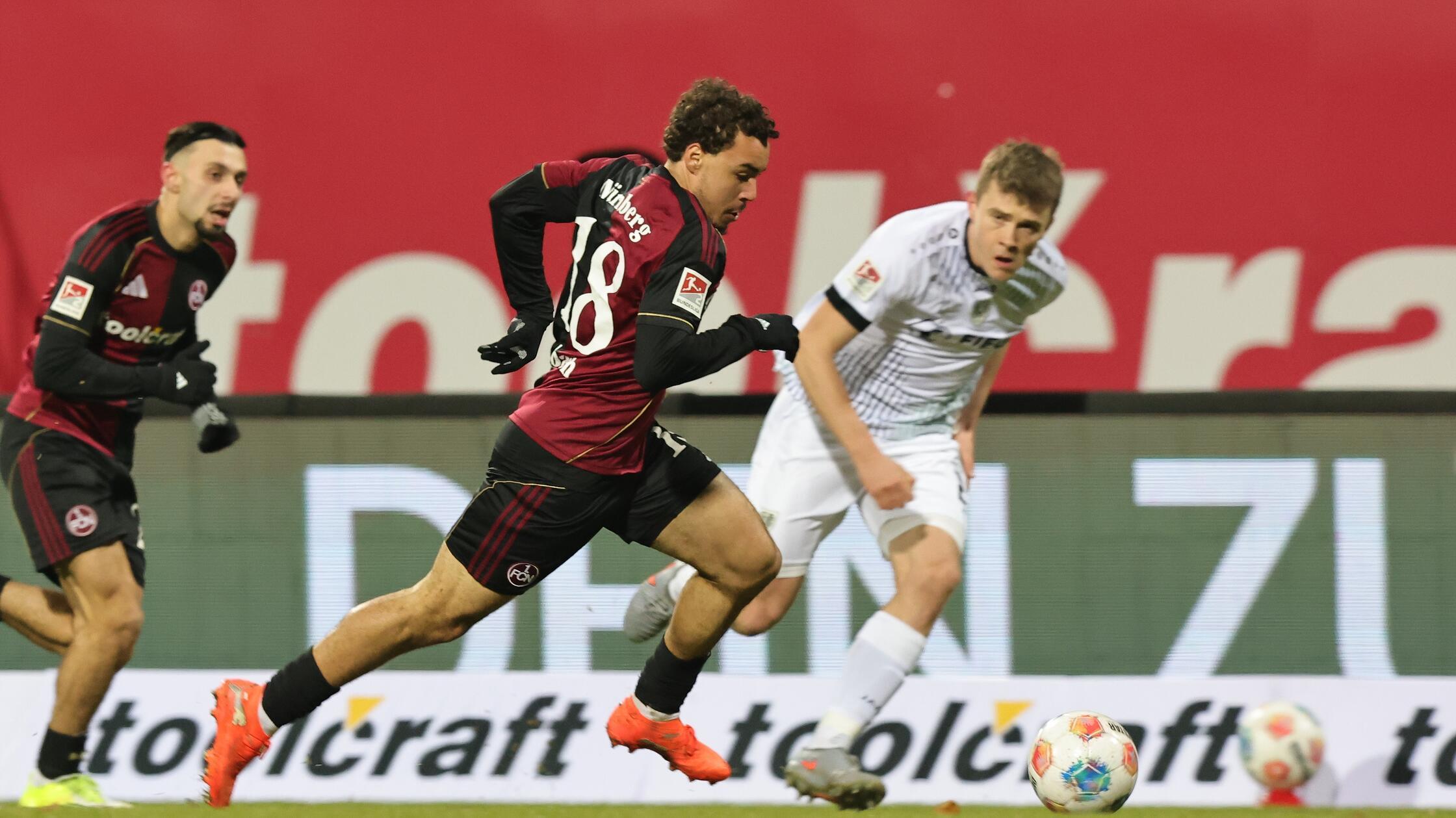 Der-1-FC-N-rnberg-gegen-M-nster-Die-G-ste-gleichen-mit-ihrer-ersten-Chance-aus