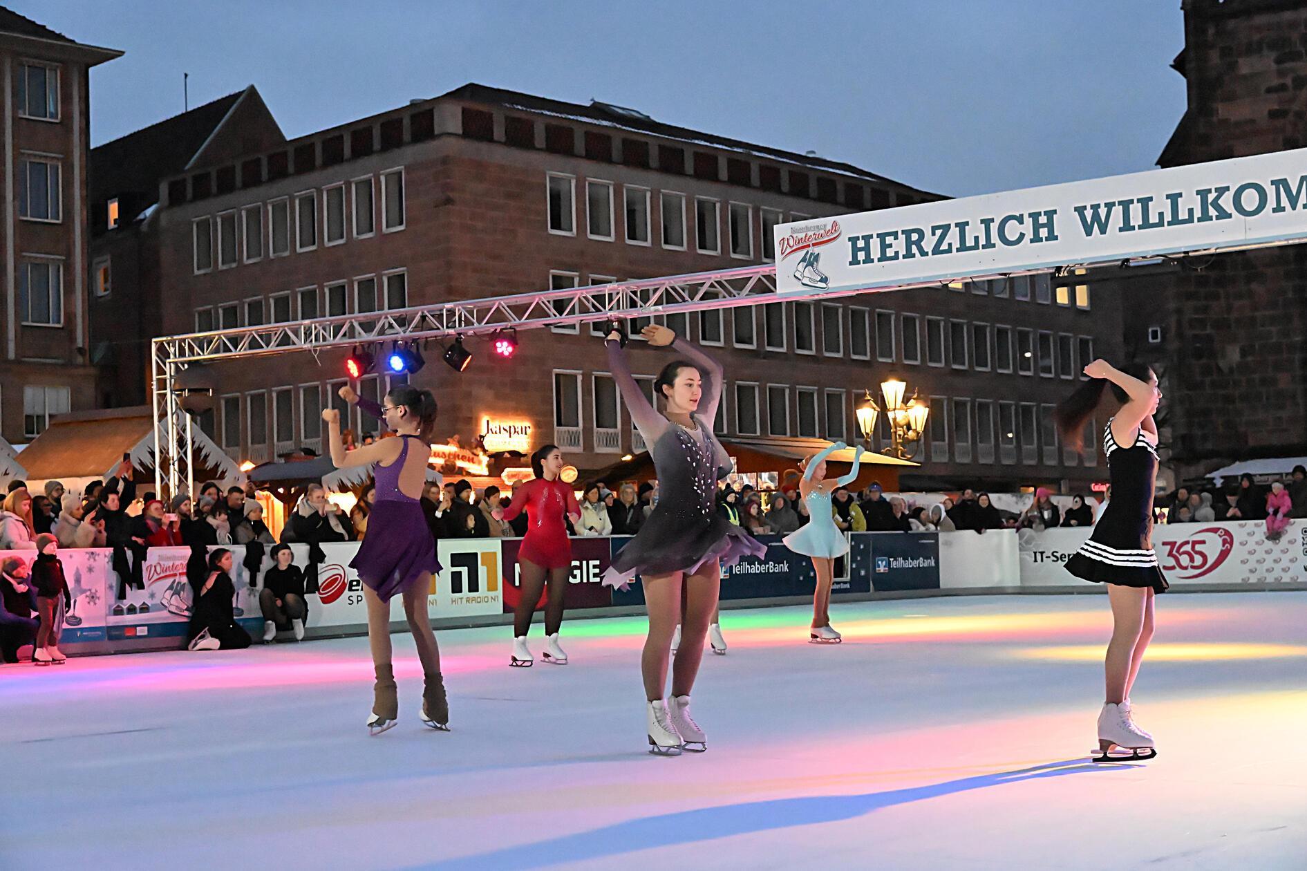 Die-N-rnberger-Winterwelt-auf-dem-Hauptmarkt-Die-sch-nsten-Bilder-von-der-Er-ffnung