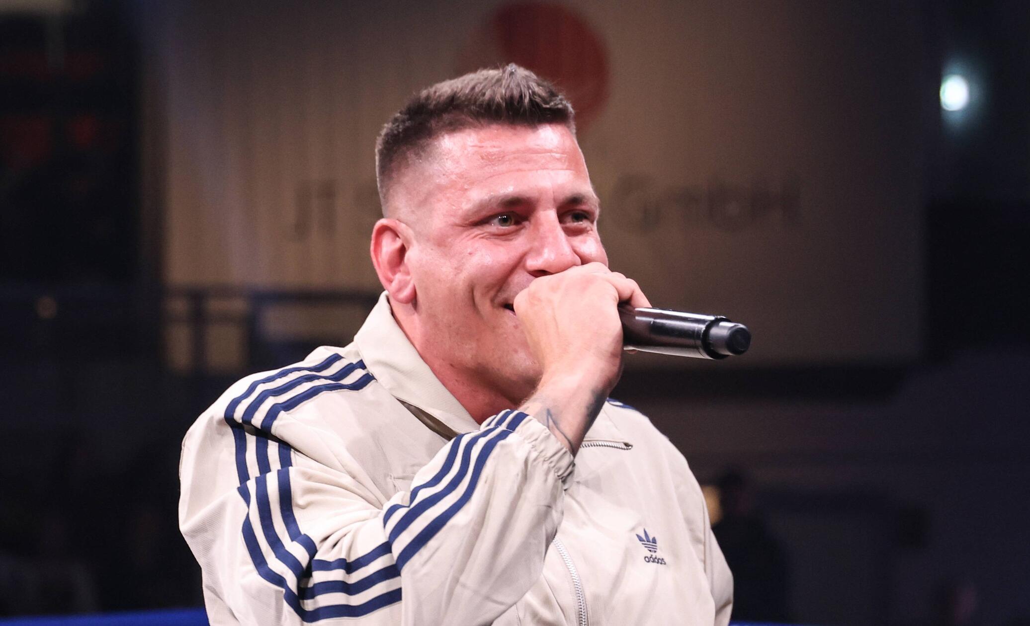 Gzuz zählt zu den bekanntesten Rappern des Landes. Am Dienstag, 10. Februar, bespielt das Mitglied der Hip-Hop-Gruppe 187 Strassenbande die Stadthalle Fürth. Das Konzert mit dem Künstler, über den im vergangenen Jahr eine Doku bei Prime Video erschienen ist, startet um 19.30 Uhr.