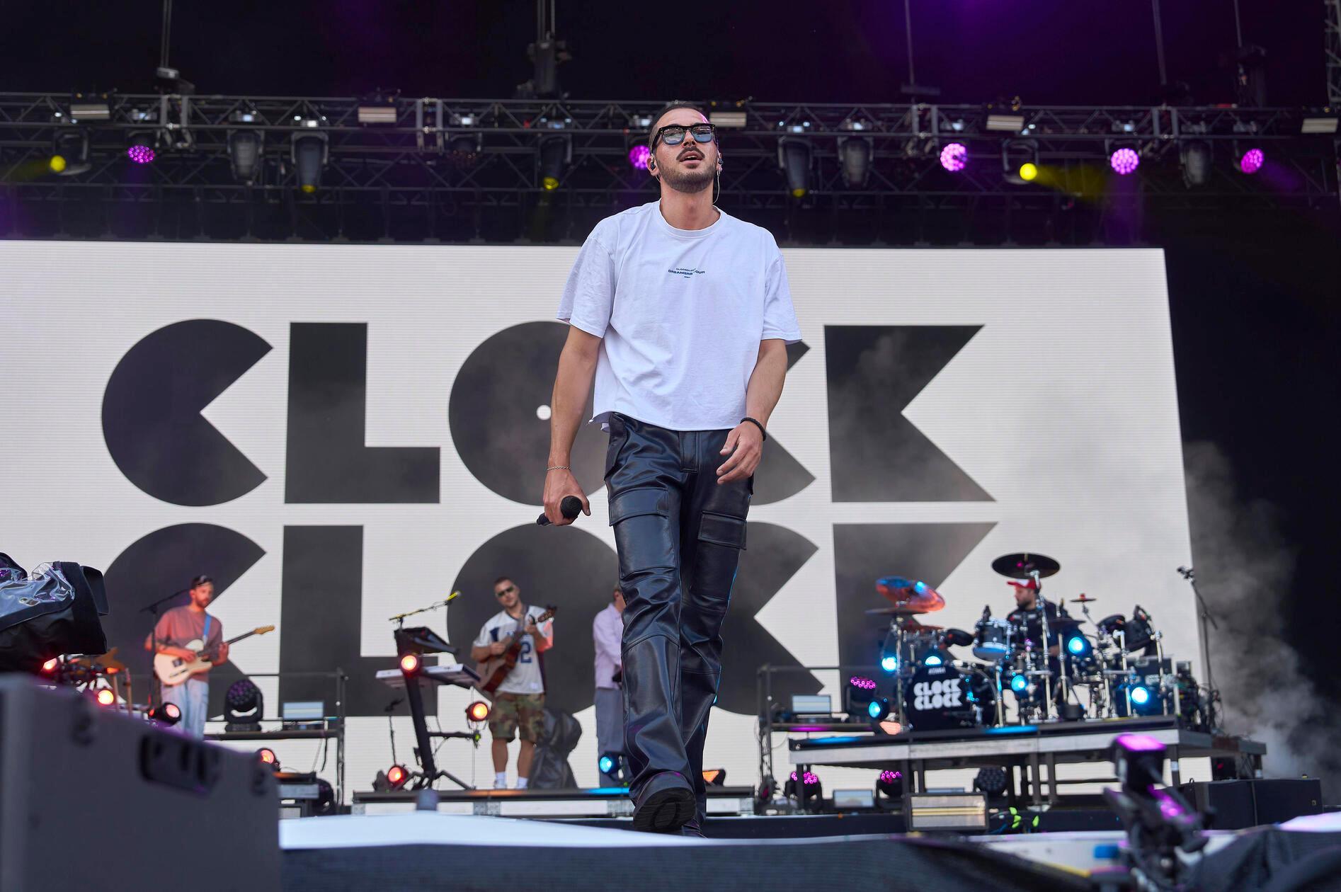 Die Band ClockClock fertigt formvollendeten Elektropop an. Gleich mit ihrer ersten Nummer landeten die drei Musiker im Radio. Wenig später folgte "Sorry" und damit der Sprung auf Platz eins der deutschen Airplaycharts. Am Montag, 16. Februar, stellen ClockClock die Songs ihres ersten Albums "Dreamer" im Nürnberger Löwensaal vor. Beginn: 20 Uhr.