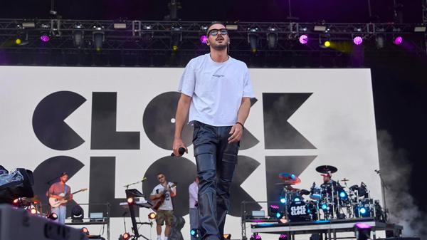 Die Band ClockClock fertigt formvollendeten Elektropop an. Gleich mit ihrer ersten Nummer landeten die drei Musiker im Radio. Wenig später folgte "Sorry" und damit der Sprung auf Platz eins der deutschen Airplaycharts. Am Montag, 16. Februar, stellen ClockClock die Songs ihres ersten Albums "Dreamer" im Nürnberger Löwensaal vor. Beginn: 20 Uhr.