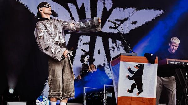 Ritter Lean kommt am Dienstag, 17. Februar, in den Löwensaal. Der Rapper, der gerade seine ausverkaufte Tour "Stell dir vor du warst nicht da" beendet hat, geht nun auf die "Die 2k26"-Tour und die soll noch größer, noch unvergesslicher sein. Um 19.30 Uhr geht's los.