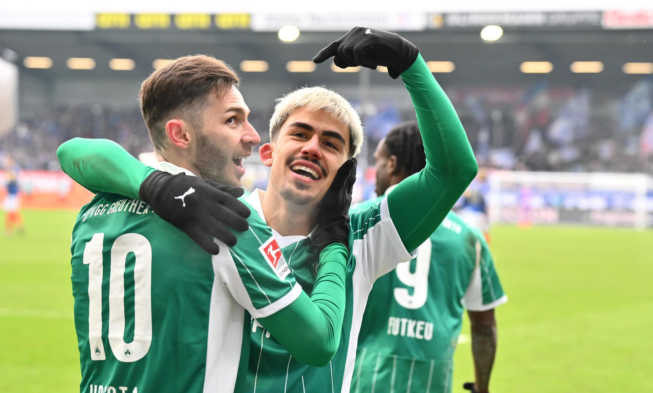 Keller jubelt mit seinem Kapitän Hrgota.