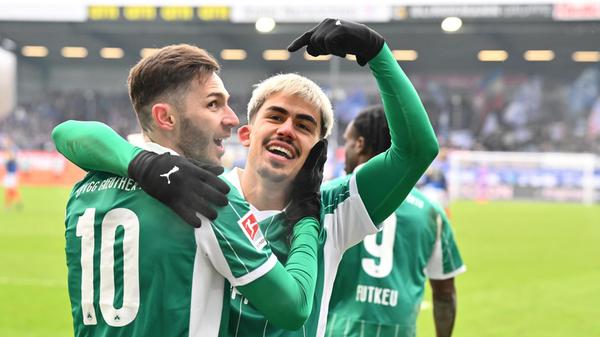 Keller jubelt mit seinem Kapitän Hrgota.