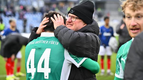 In der Schlussphase rennt Kiel nochmals an, das Kleeblatt lässt weiterhin wenig zu und verteidigt den knappen Vorsprung. Der erste Sieg unter Heiko Vogel ist unter Dach und Fach!