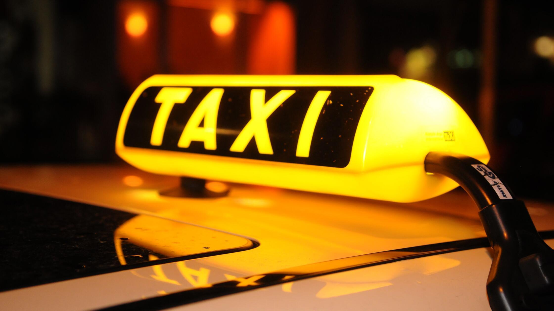Taxi-Zoff-im-Landkreis-F-rth-Existenznot-verunsicherte-Kunden-und-Streit-um-eine-Nummer