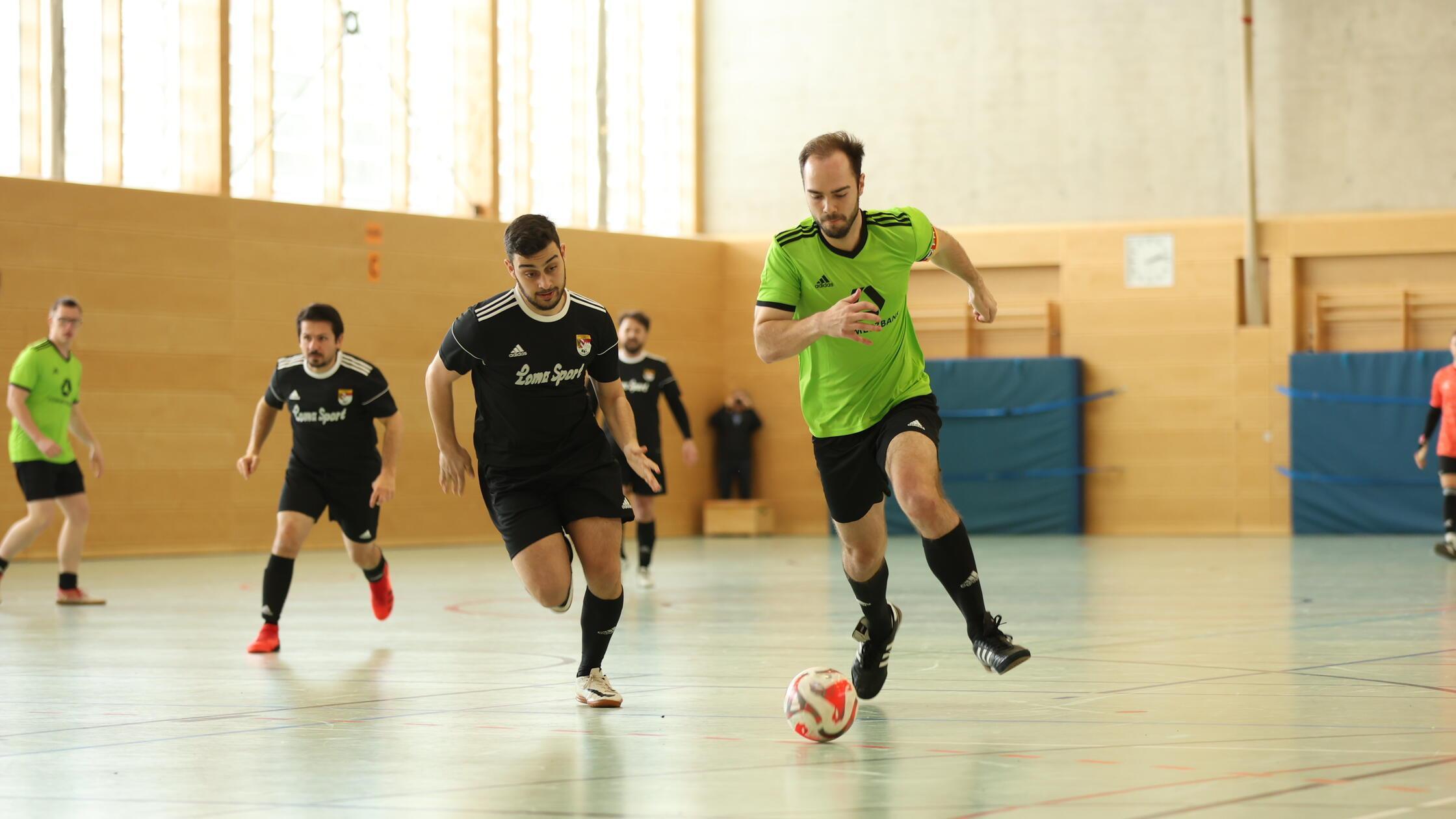 Im-Video-So-lief-die-Bezirksmeisterschaft-der-Schiedsrichter-im-Hallenfu-ball